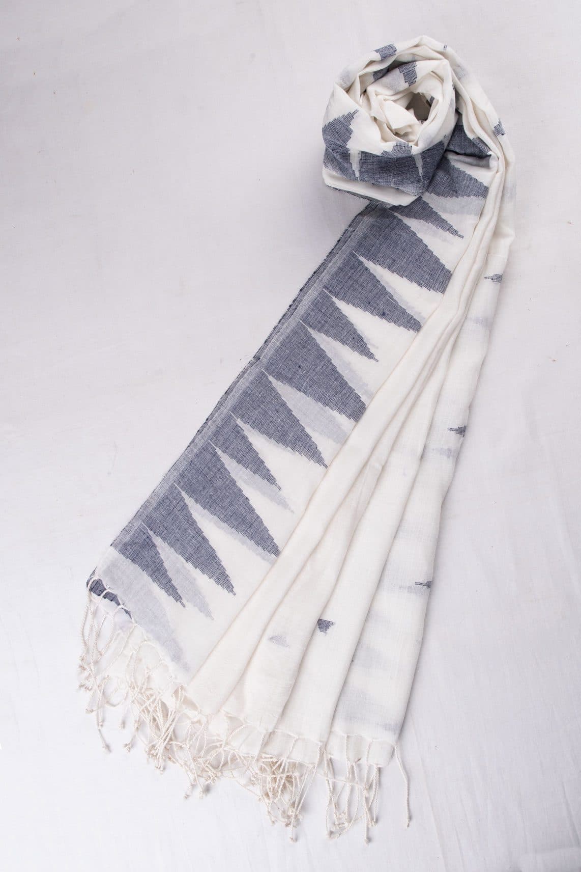 HANDWOVEN WHITE SCARF 106