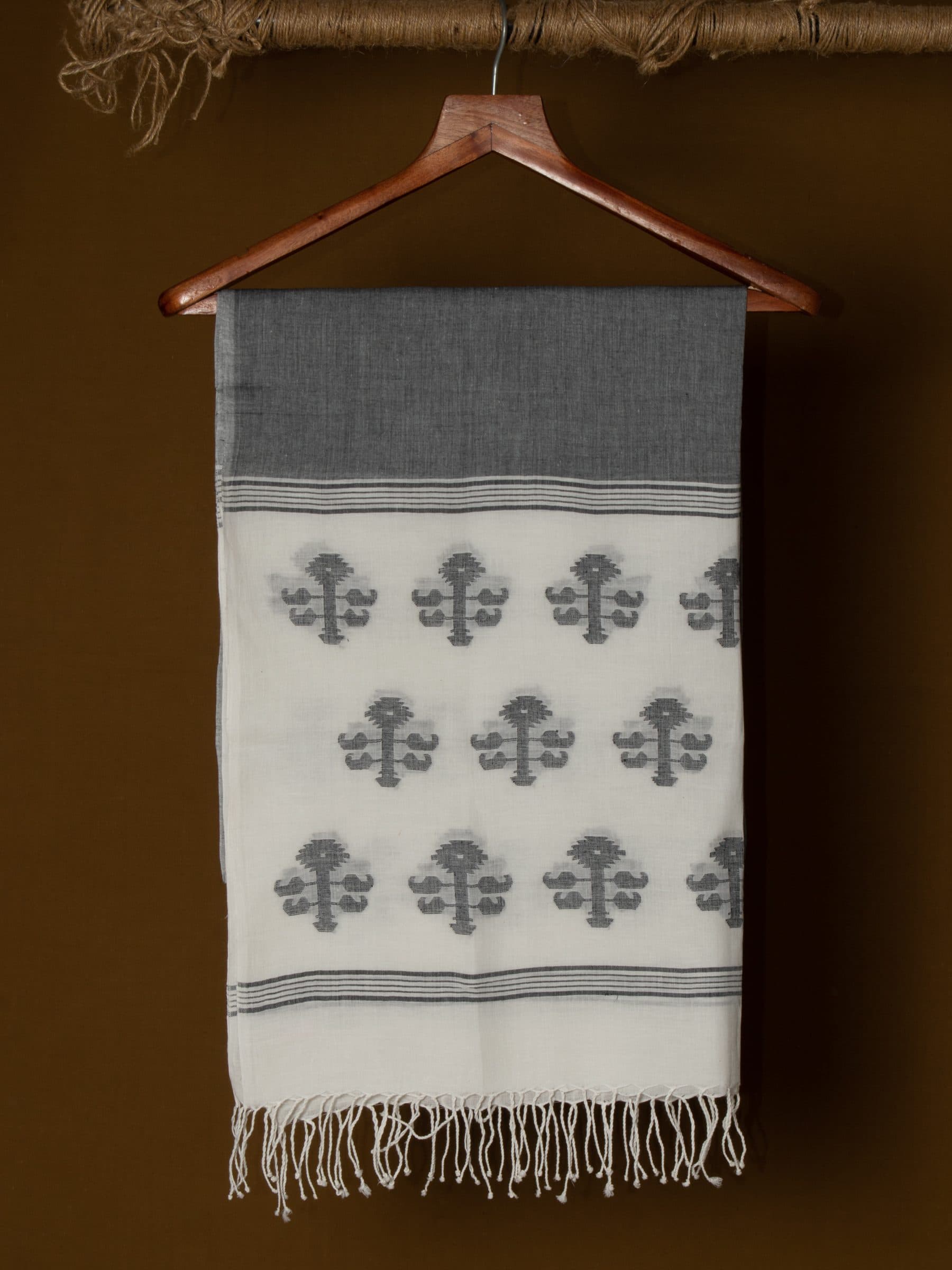 Geometric Grey White Jamdani Handwoven Pure Cotton Scarf 14